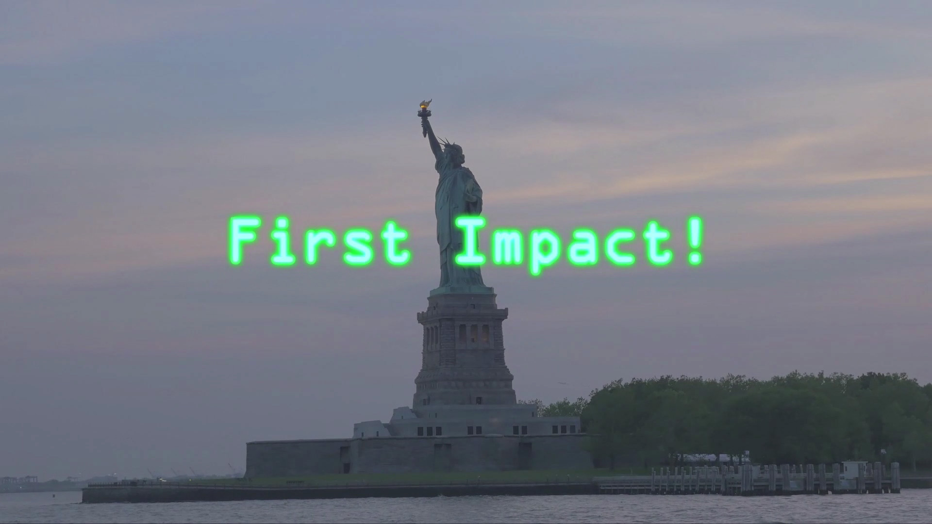 Foto av frihetsgudinnan i kvällsljus med titeln 